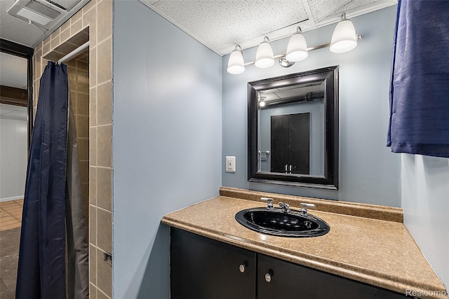 5115 Arden Ave, Warren, MI 48092 - full bath with vanity and a shower with curtain