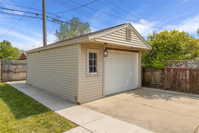 5115 Arden Ave, Warren, MI 48092 - detached garage featuring driveway