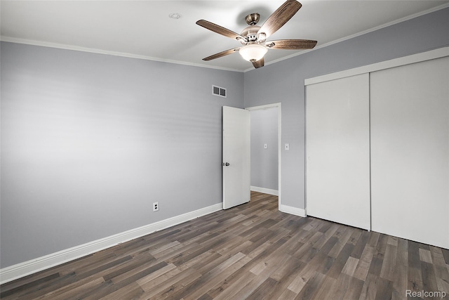 5115 Arden Ave, Warren, MI 48092 - unfurnished bedroom with wood finished floors, crown molding, a closet, baseboards, and a ceiling fan