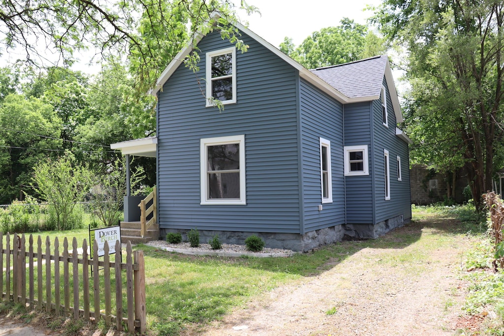 621 Ada St, Kalamazoo, MI 49007 - view of front of property with a shingled roof and dirt driveway