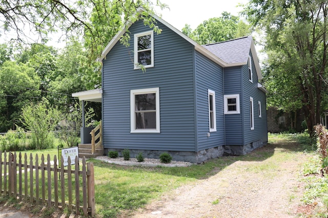 621 Ada St, Kalamazoo, MI 49007 - view of front of property with a shingled roof and dirt driveway