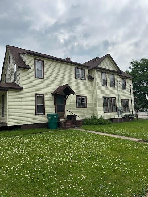 1803 Portage St, Kalamazoo, MI 49001 - traditional-style house featuring a front lawn