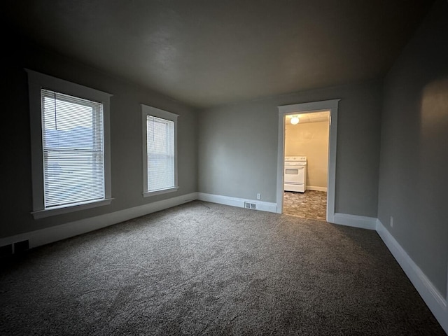 1803 Portage St, Kalamazoo, MI 49001 - unfurnished room with carpet flooring and baseboards