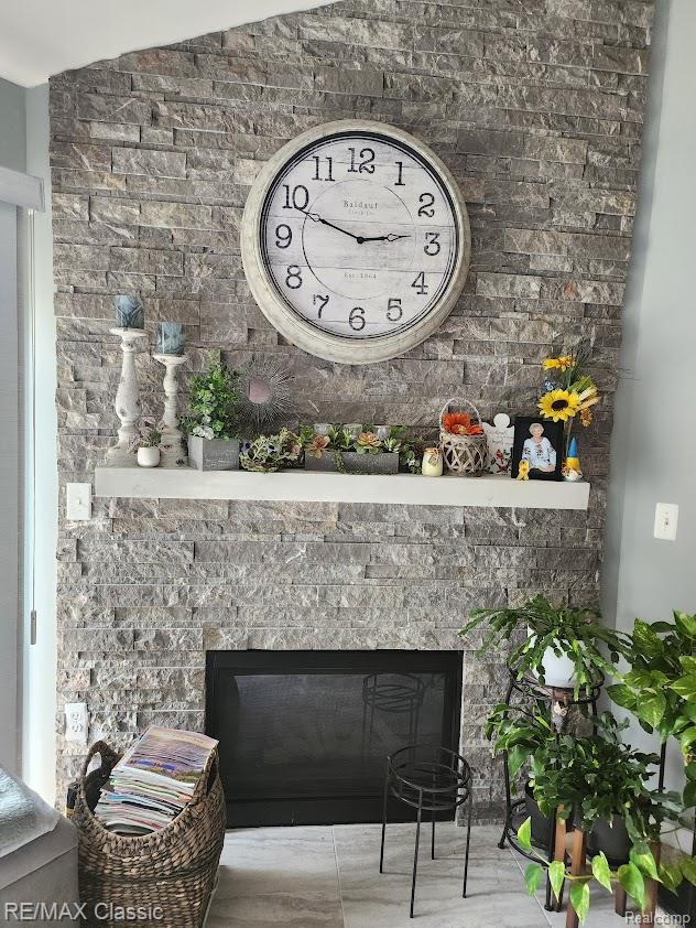 5659 Victory Cir, Sterling Heights, MI 48310 - detailed view of a glass covered fireplace