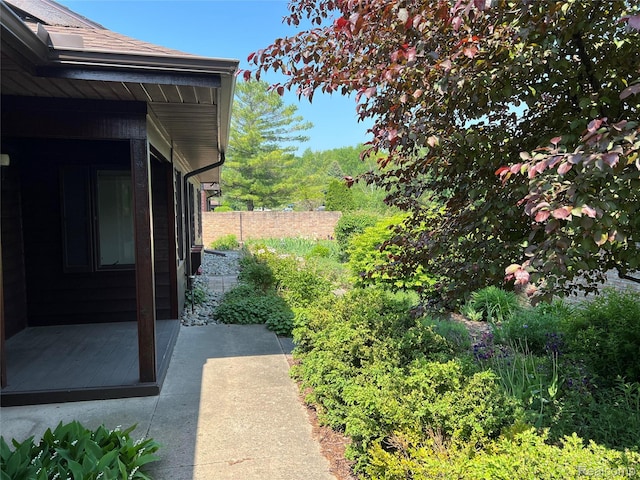 2205 Hammond Place Ctr, Traverse City, MI 49686 - view of yard