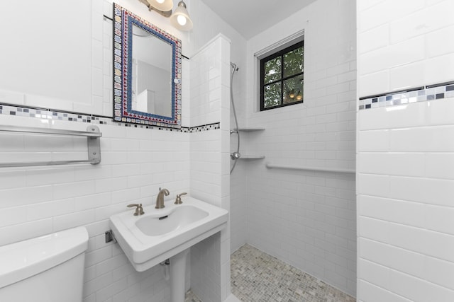 1706 S University Ave, Ann Arbor, MI 48104 - full bath with tile walls, a tile shower, and toilet
