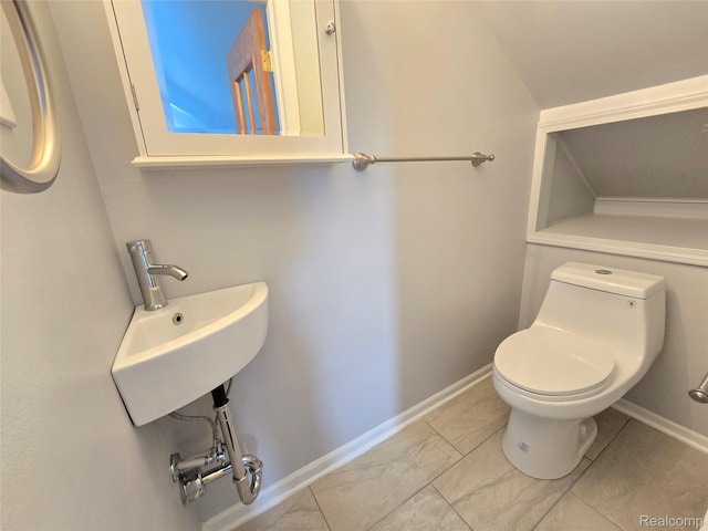 13965 Norborne, Redford, MI 48239 - bathroom with toilet, a sink, and baseboards