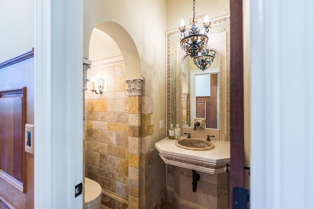4297 Upper Glade Ct, Ann Arbor, MI 48103 - bathroom with a sink, a chandelier, and toilet