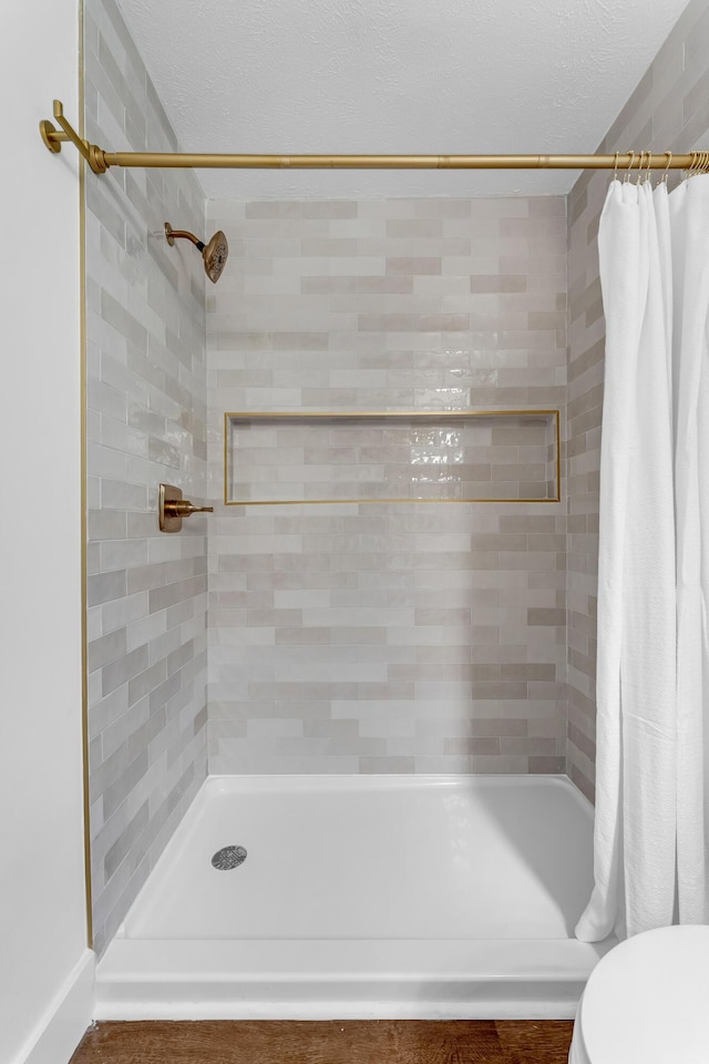 925 133rd Ave, Wayland, MI 49348 - full bathroom with a tile shower and toilet