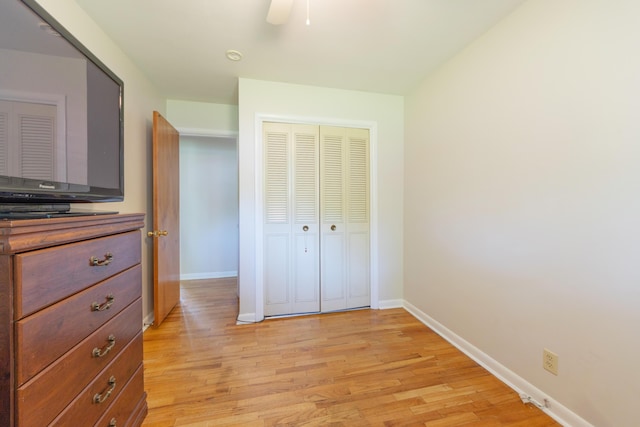 1110 Piccadilly Rd, Kalamazoo, MI 49006 - unfurnished bedroom featuring light wood-style flooring, baseboards, a closet, and ceiling fan