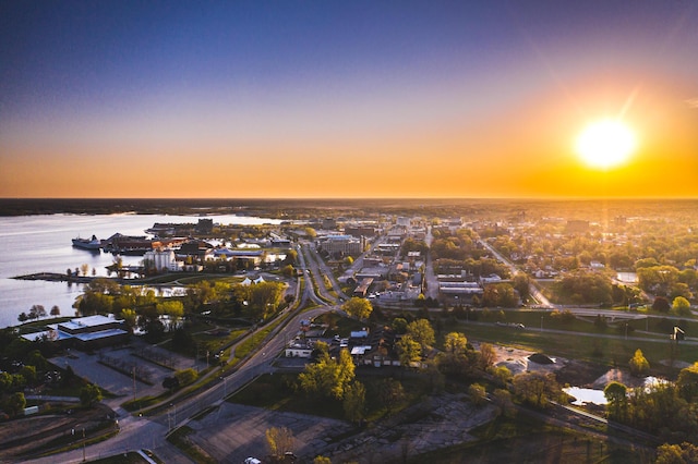 318 Houston Ave, Muskegon, MI 49441 - aerial view at dusk of a water view