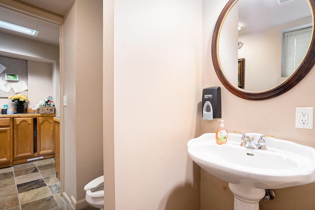 318 Houston Ave, Muskegon, MI 49441 - bathroom featuring stone finish floors