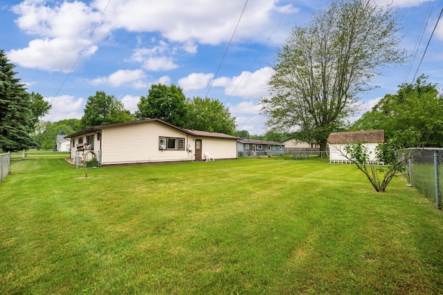 275 Benjamin St, Benton Harbor, MI 49022 - view of yard