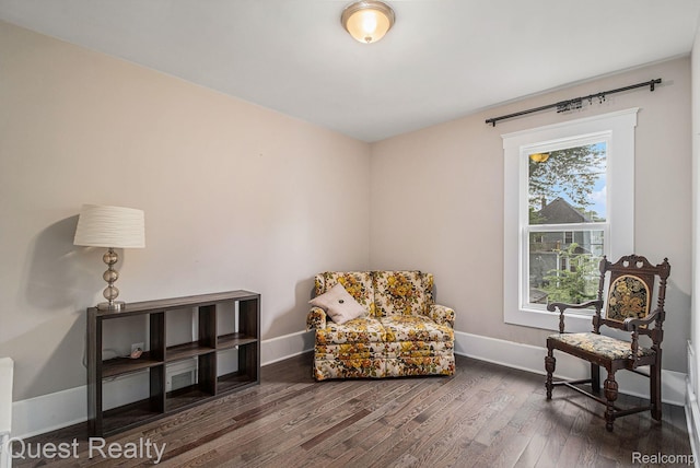 2499 Baldwin St, Detroit, MI 48214 - sitting room with wood finished floors and baseboards