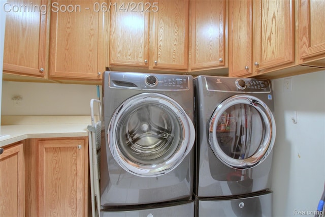 31626 Beaver Cir, New Boston, MI 48164 - laundry area with cabinet space and washer and dryer