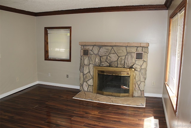 15504 Chelsea, Redford, MI 48239 - detailed view of ornamental molding, wood finished floors, a textured ceiling, baseboards, and a fireplace