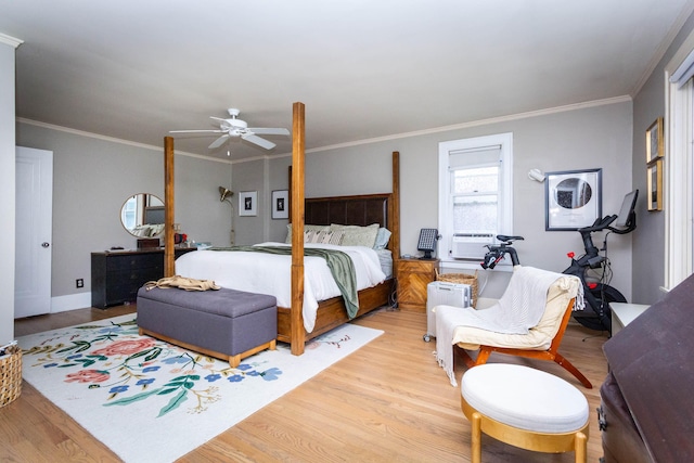 953 Berkshire Rd, Grosse Pointe Park, MI 48230 - bedroom with light wood finished floors, crown molding, and ceiling fan