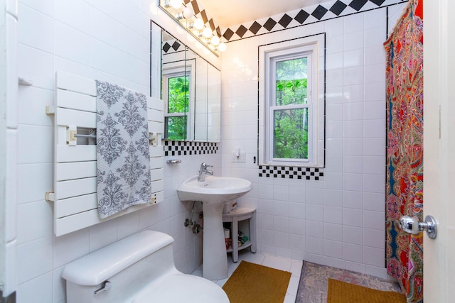 953 Berkshire Rd, Grosse Pointe Park, MI 48230 - full bath with tile walls, healthy amount of natural light, toilet, and tile patterned flooring