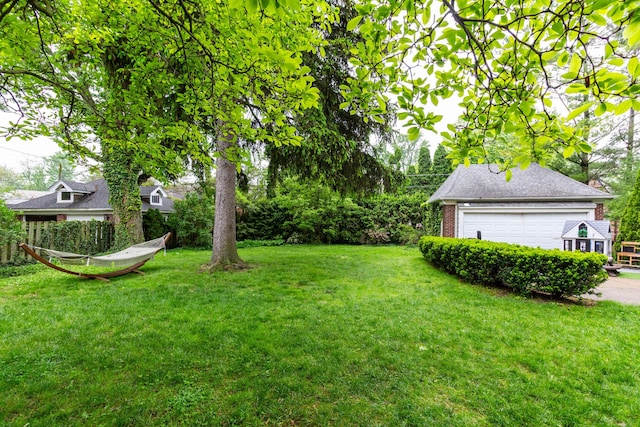 953 Berkshire Rd, Grosse Pointe Park, MI 48230 - view of grassy yard featuring a garage