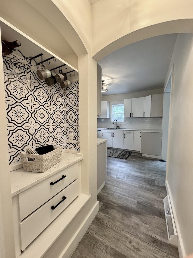 145 Sycamore St, Jackson, MI 49202 - hall featuring dark wood finished floors and arched walkways