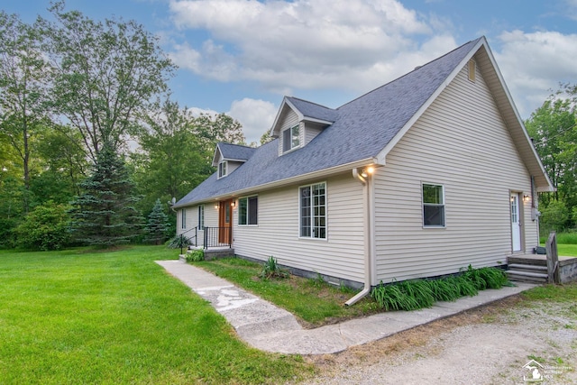 45510 Arkona Rd, Belleville, MI 48111 - view of front of property with a front lawn and a shingled roof