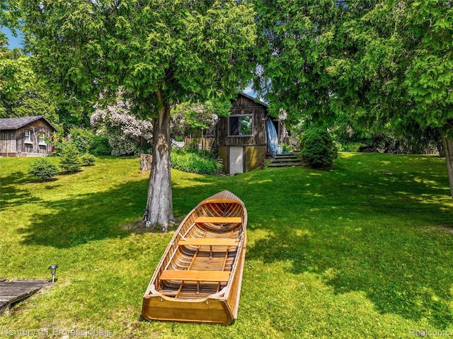 9233 Evee Rd, Clarkston, MI 48348 - view of green lawn