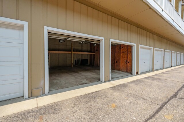 125 Wa Wee Nork Dr Unit 109-5-A, Battle Creek, MI 49015 - view of garage