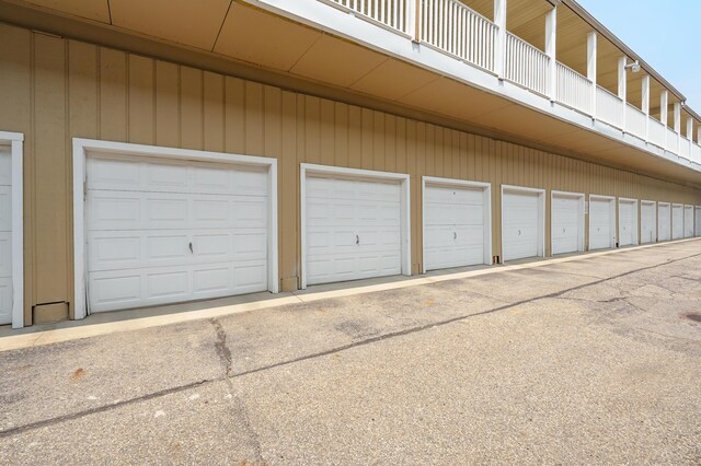 125 Wa Wee Nork Dr Unit 109-5-A, Battle Creek, MI 49015 - view of garage