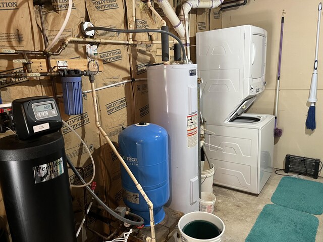 32480 W Old Chip Rd, Paradise, MI 49768 - utilities featuring stacked washing machine and dryer and water heater