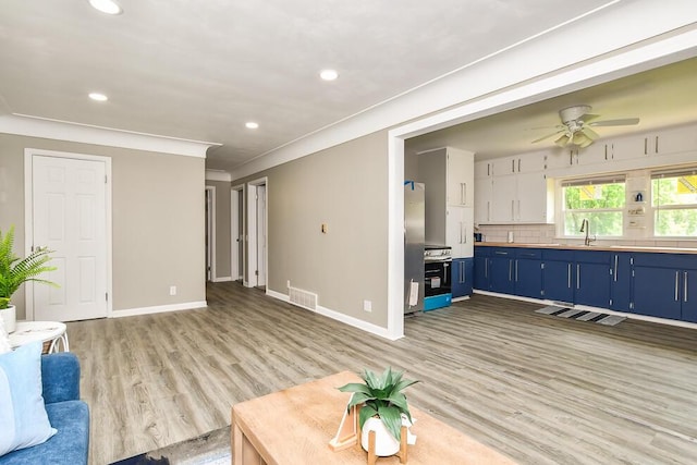 6604 E H Ave, Kalamazoo, MI 49048 - unfurnished living room with light wood-style floors, recessed lighting, baseboards, and a ceiling fan