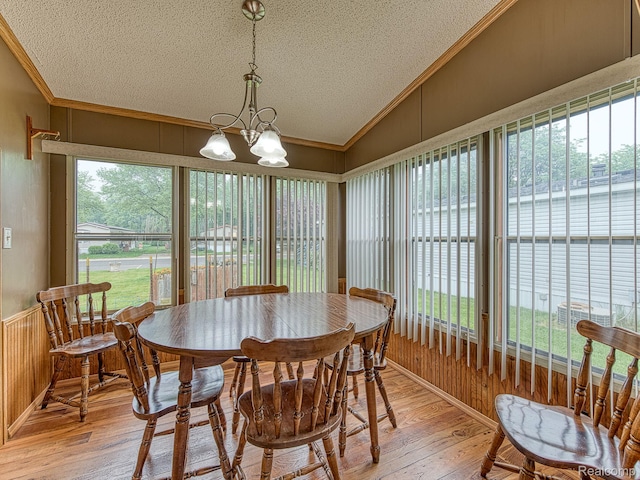 285 Heather, Temperance, MI 48182 - dining area with a textured ceiling, ornamental molding, light wood-style flooring, a chandelier, and lofted ceiling
