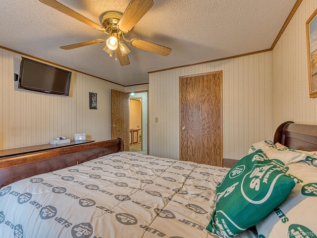 285 Heather, Temperance, MI 48182 - bedroom with ornamental molding, a textured ceiling, a closet, and ceiling fan