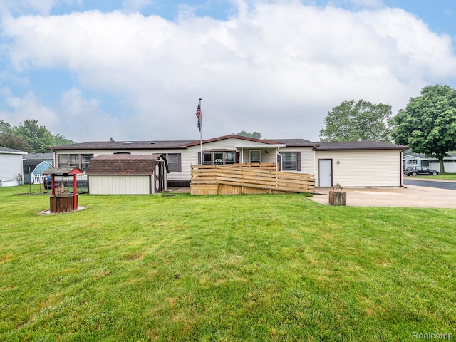285 Heather, Temperance, MI 48182 - view of front of house featuring a front lawn