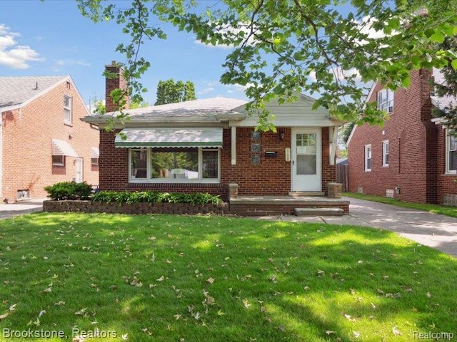 2198 Hawthorne Rd, Grosse Pointe Woods, MI 48236 - photo 1