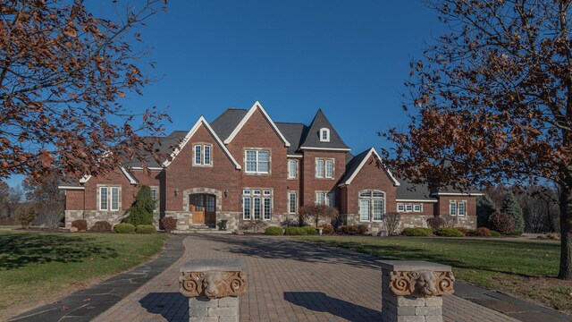 740 Greystone Dr, Chelsea, MI 48118
