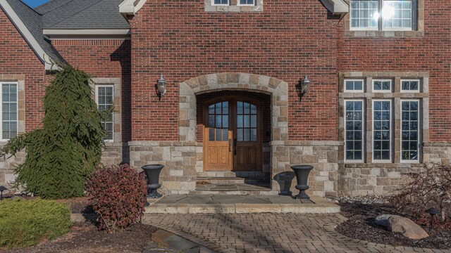 740 Greystone Dr, Chelsea, MI 48118