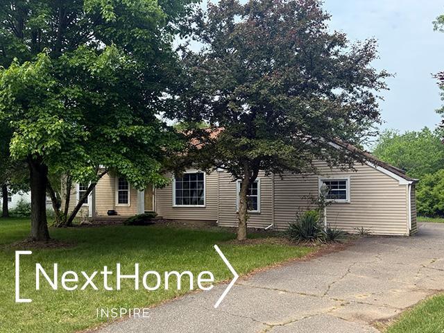 8412 Rondale, Grand Blanc, MI 48439 - view of front facade featuring a front yard