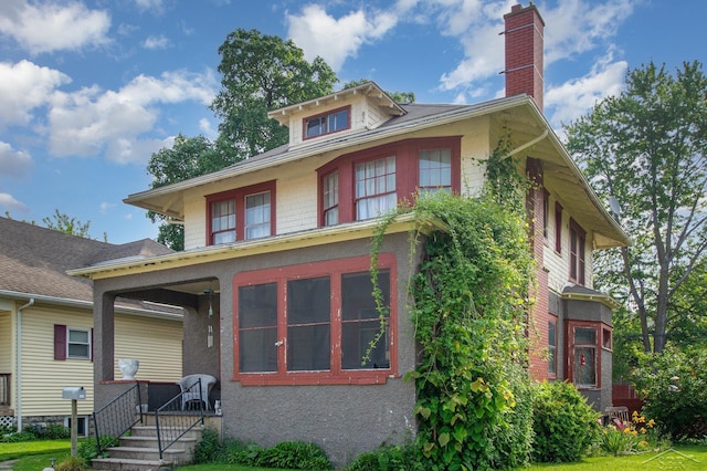 234 N Jackson St, Bay City, MI 48708 - traditional style home with a chimney and a front lawn