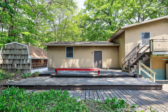 1710 Dykhouse Ave, Grand Haven, MI 49417 - view of wooden deck