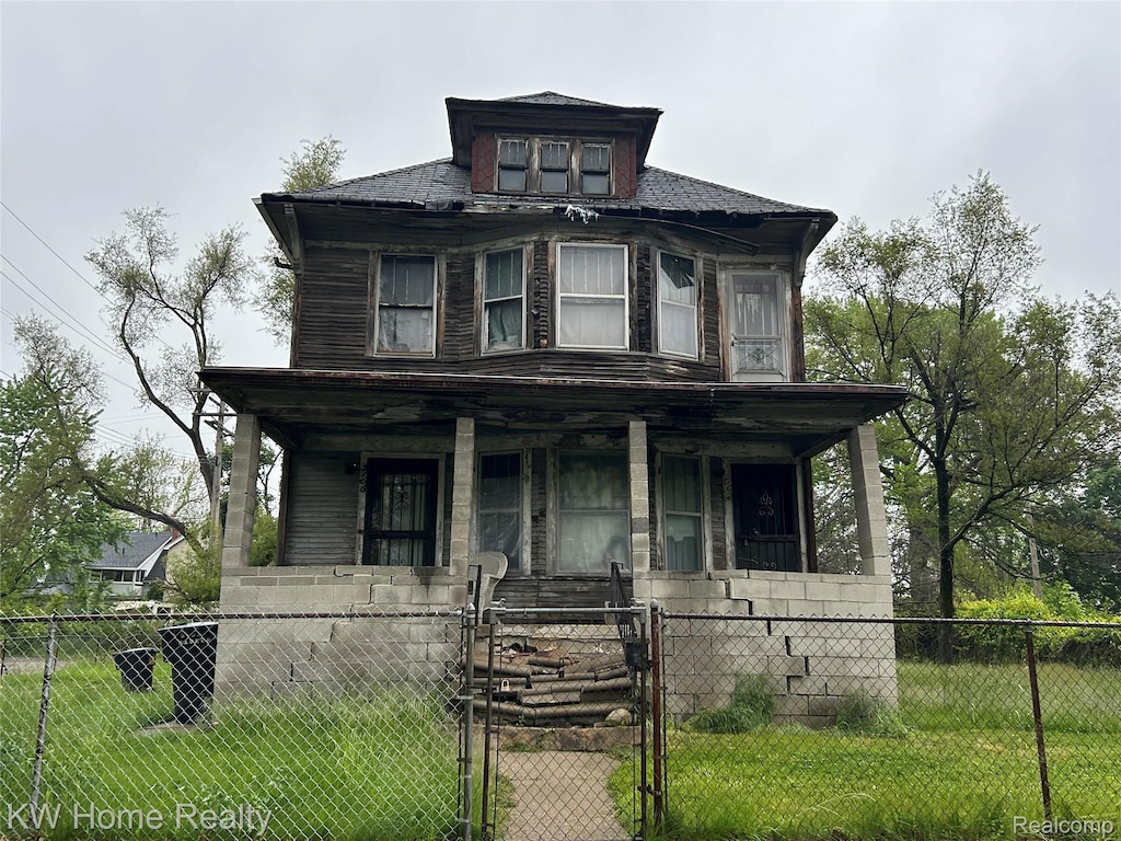 5102 Parker St, Detroit, MI 48213 - american foursquare style home with a porch and a gate