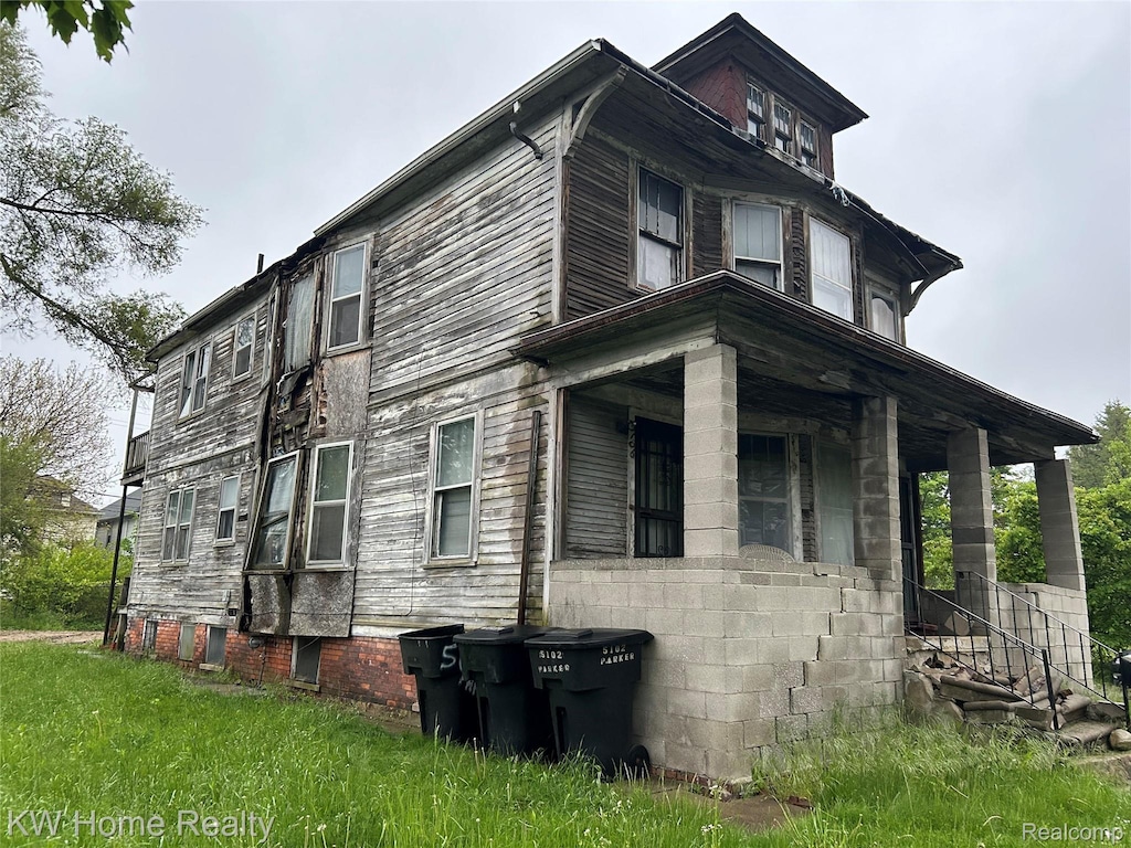 5102 Parker St, Detroit, MI 48213 - view of side of home