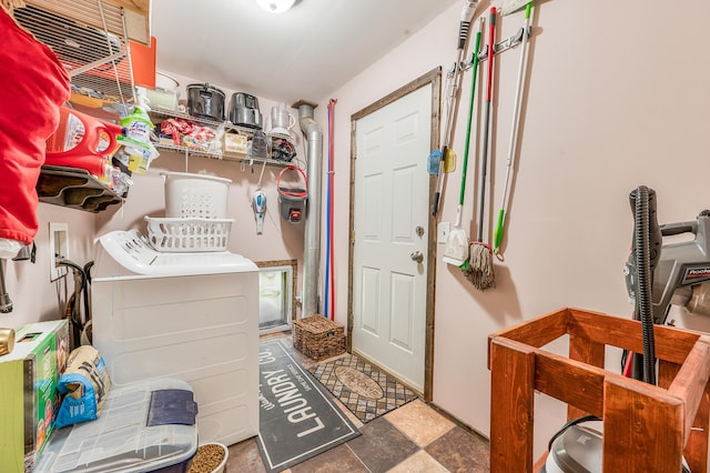22251 210th Ave, Tustin, MI 49688 - laundry room featuring washing machine and dryer