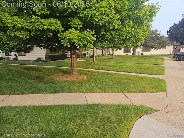 40859 Newport Dr, Plymouth, MI 48170 - view of home's community with a yard