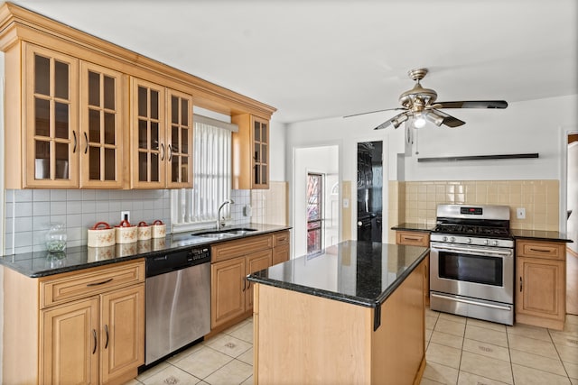 7369 Helen, Center Line, MI 48015 - kitchen featuring stainless steel appliances, a sink, tasteful backsplash, and a kitchen island