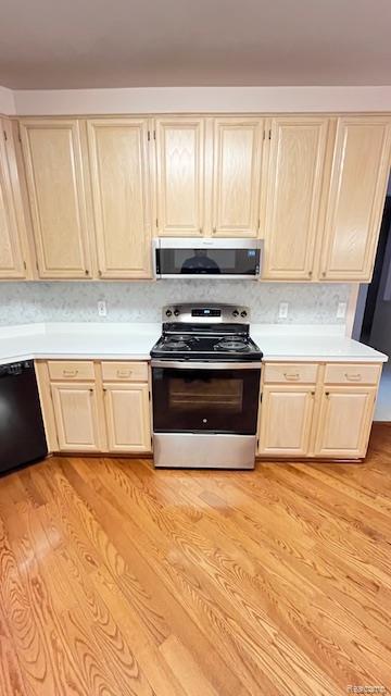 43573 E Perignon Dr N, Sterling Heights, MI 48314 - kitchen featuring appliances with stainless steel finishes, light brown cabinets, and light countertops