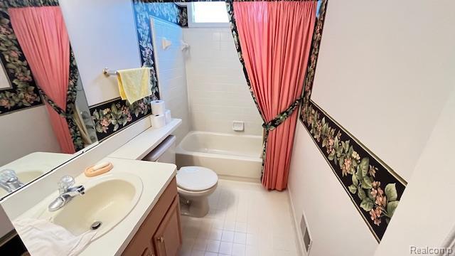 43573 E Perignon Dr N, Sterling Heights, MI 48314 - full bath featuring toilet, vanity, and shower / tub combo