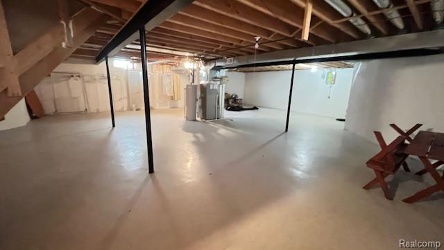 43573 E Perignon Dr N, Sterling Heights, MI 48314 - unfinished below grade area with gas water heater