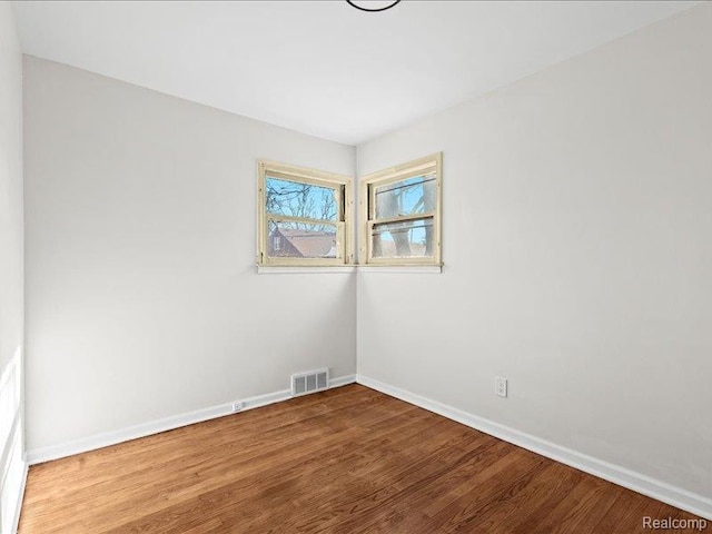 19468 Evergreen Rd, Detroit, MI 48219 - unfurnished room with wood finished floors and baseboards