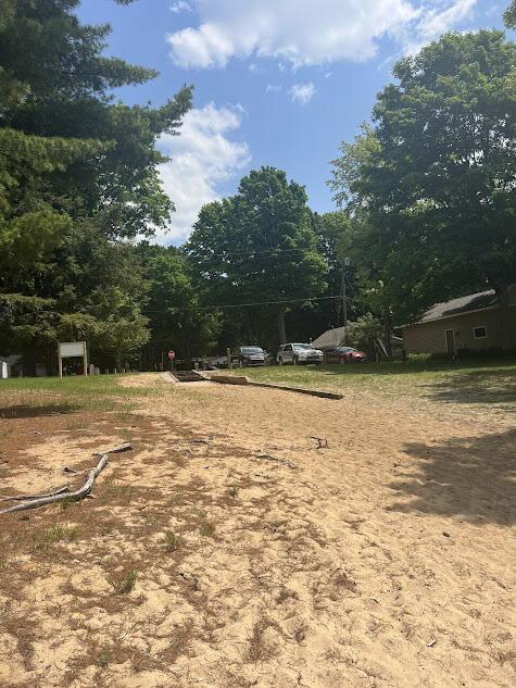 2599 Pleasant Lake Shore Dr, Cadillac, MI 49601