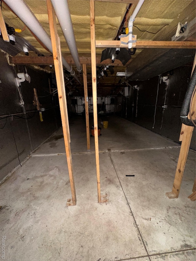 6196 W Plains Rd, Eaton Rapids, MI 48827 - view of below grade area